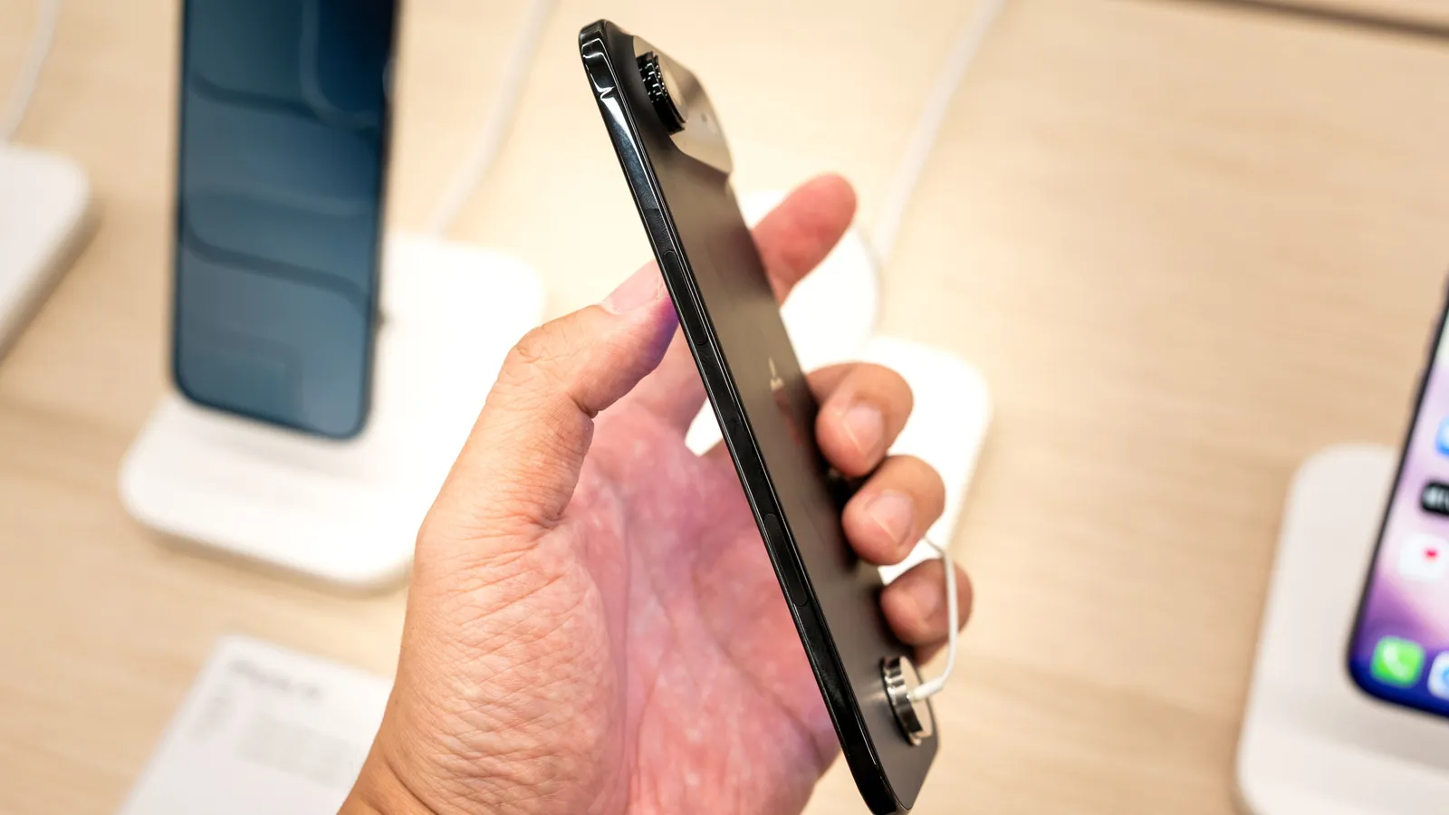 آیفون ایر 2 در ۲۰۲۶ معرفی می‌شود؛ افشاگر شایعات را رد کرد