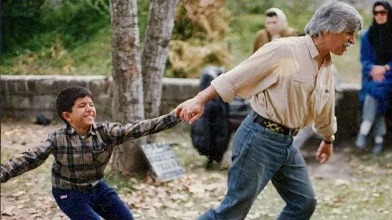 ببینید: زنده یاد بهرام بیضایی در پشت صحنه فیلم مسافران سال ۱۳۶۹