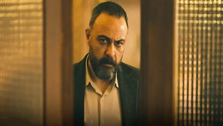 از گریم متفاوت علیرضا کمالی در فیلم «سمفونی باران» رونمایی شد