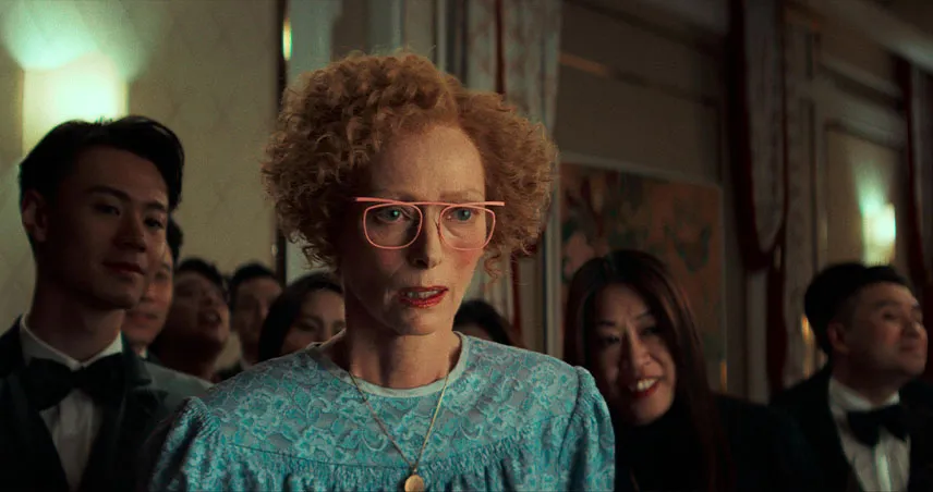 بررسی فیلم Ballad of a Small Player 2025 / معرفی فیلم سینمایی تصنیف یک بازیکن کوچک