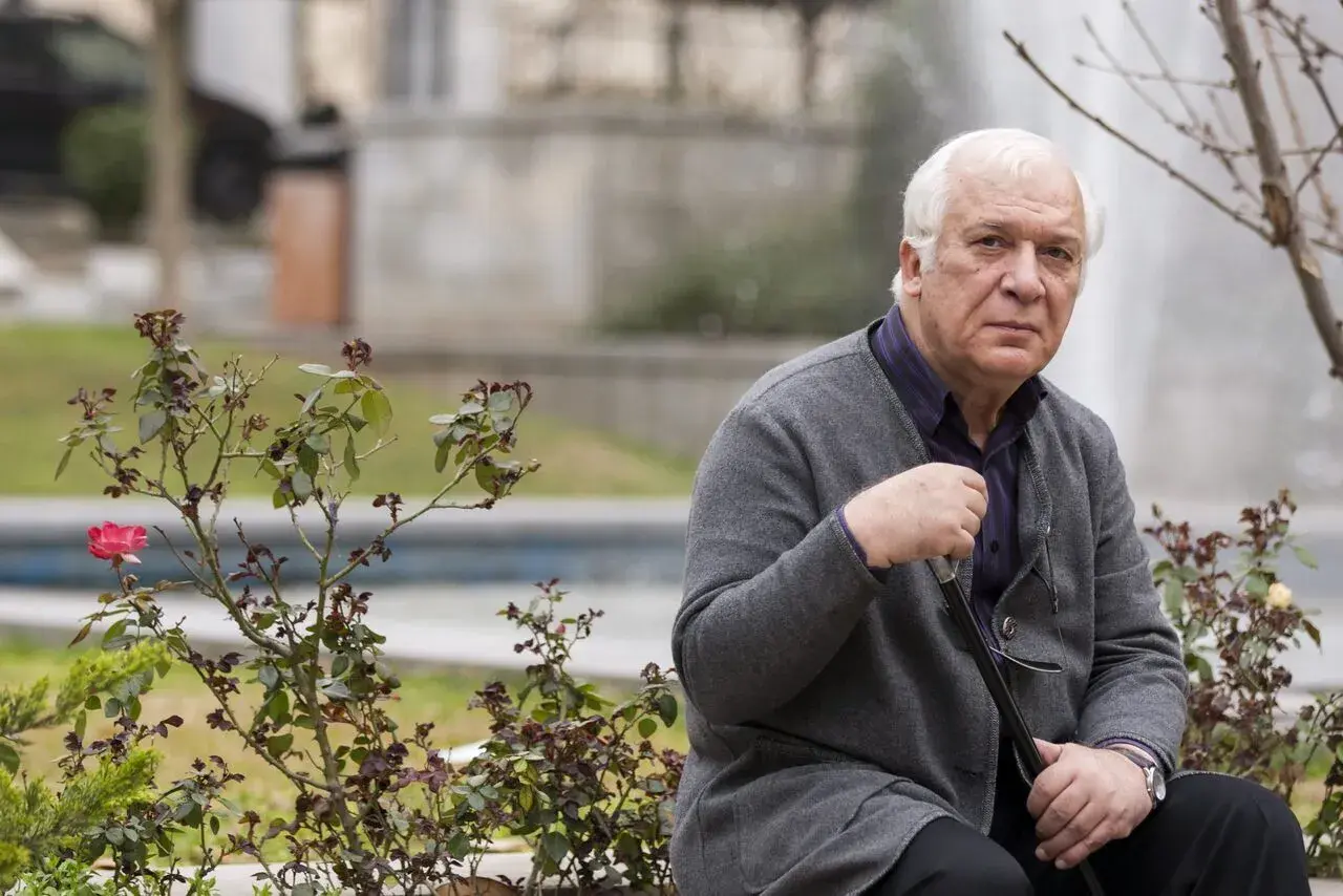 زنده‌یاد خسرو سینایی و ابعاد متفاوت هنری او | به بهانه تولدش