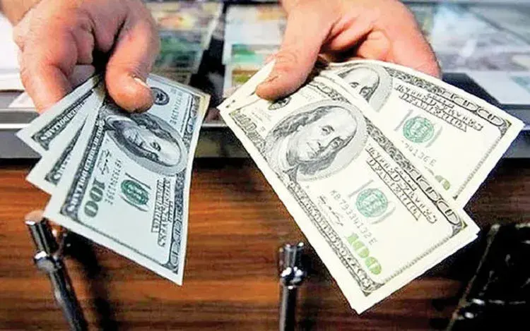 چرا قیمت دلار حواله و اسکناس در روزهای اخیر کاهشی شد؟