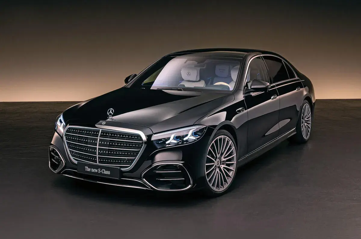 سنت‌شکنی در قلب اشتوتگارت؛ مرسدس کلاس S جدید با موتور V8 و میل‌لنگ تخت رونمایی شد