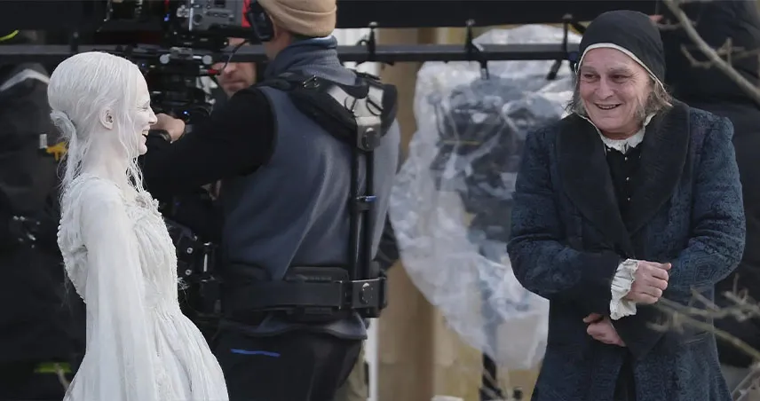 خلاصه فیلم بنزر سرود کریسمس / داستان فیلم بنزر سرود کریسمس