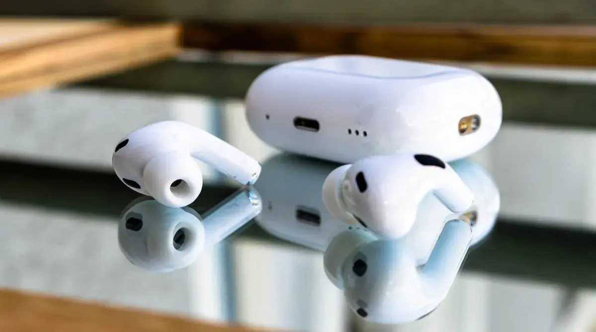 اپل ایرپادز پرو مجهز به دوربین می‌سازد