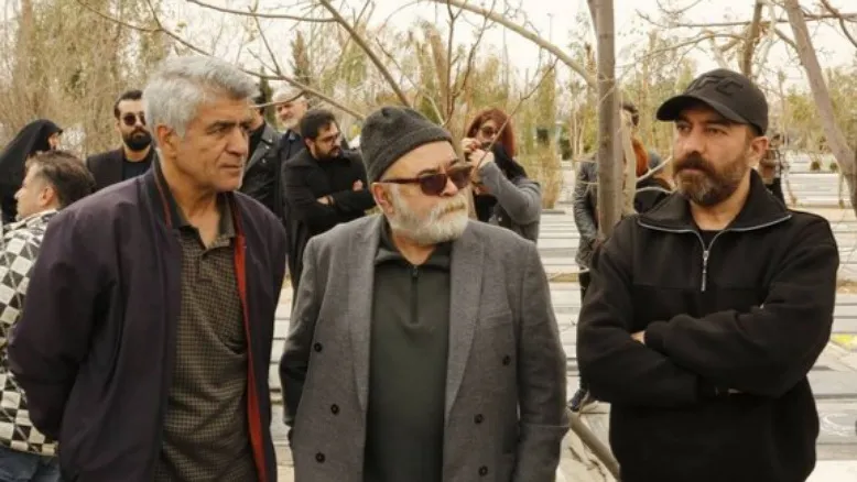 حسن فتحی و مجید صالحی در خاکسپاری زنده‌یاد روح انگیز شمس