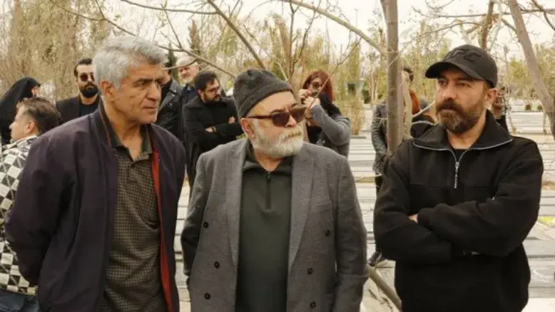 حسن فتحی و مجید صالحی در خاکسپاری زنده‌یاد روح انگیز شمس