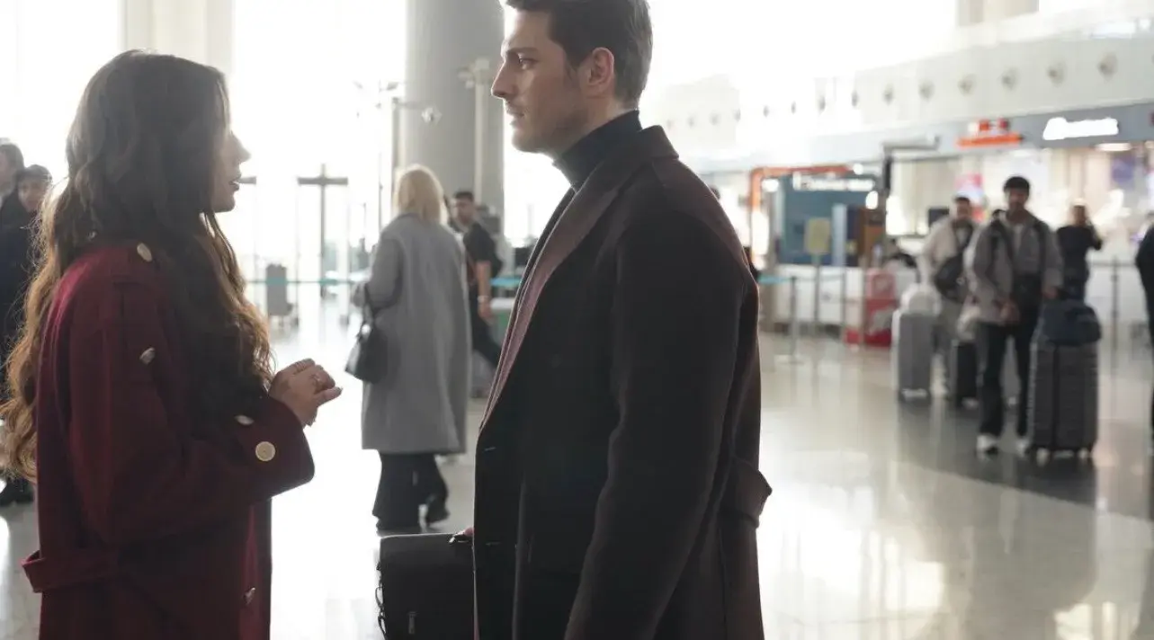 کالبدشکافی داستان «Aynı Yağmur Altında»؛ درامی معمایی درباره تقدیری که زیر باران رقم خورد