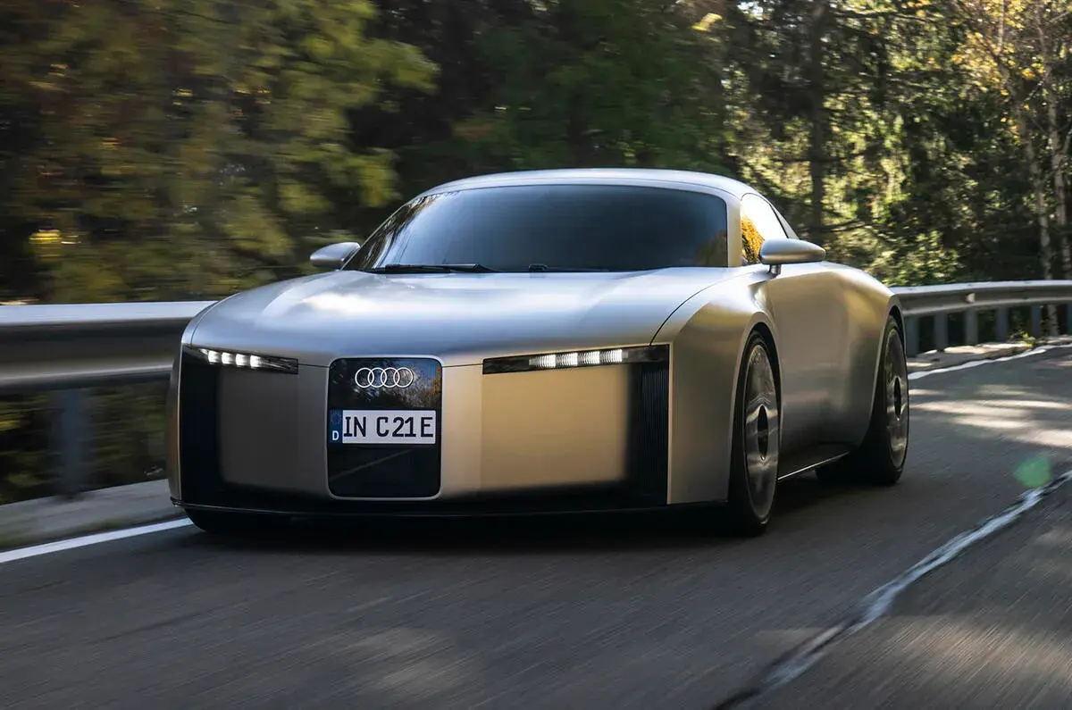 تثبیت میراث «تی‌تی» در عصر برقی؛ آئودی با وجود تردیدهای پورشه، بر عرضه جانشین TT در سال ۲۰۲۷ پافشاری می‌کند