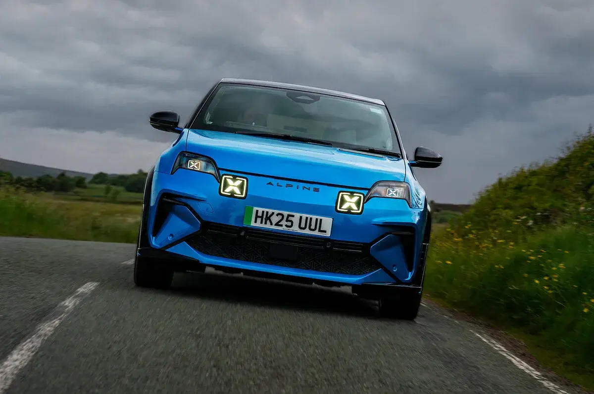 بازگشت اسطوره در عصر ولتاژ؛ چرا آلپاین A290 پادشاه جدید خیابان‌هاست؟