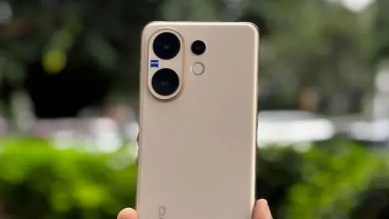 ویوو V70 FE با دوربین ۲۰۰ مگاپیکسلی و باتری ۷۰۰۰ میلی‌آمپر معرفی می‌شود