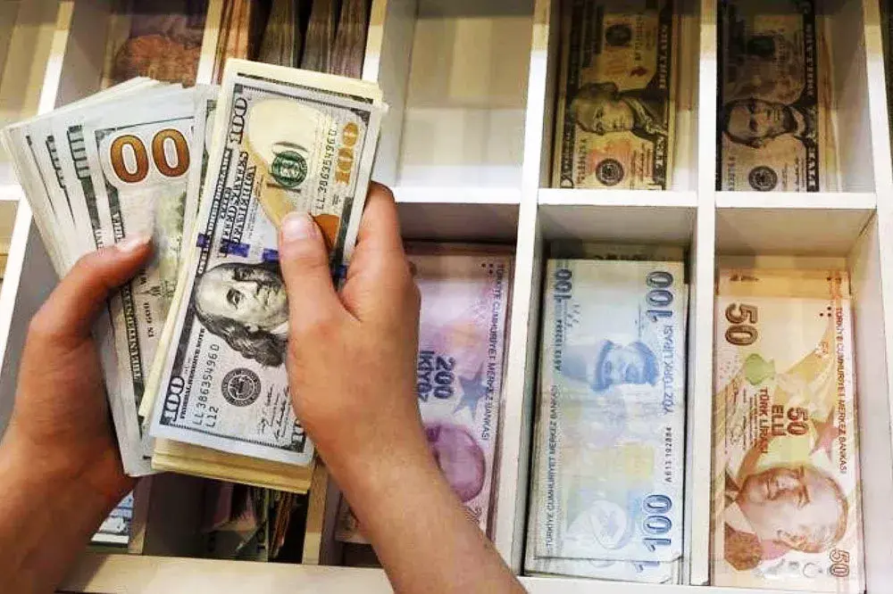 آخرین قیمت دلار، یورو، درهم و سایر ارزها امروز ۱۳ اسفند ۱۴۰۴ + جدول کامل تغییرات