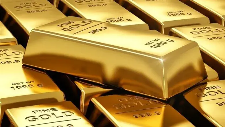 قیمت طلای جهانی در آخرین روزهای هفته بازارهای جهانی؛ چرا دلار از طلا پیشی گرفت؟