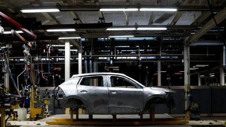 آیا فعالیت شرکت‌های خودروسازی از فردا ۱۵ فروردین از سر گرفته می‌شود؟