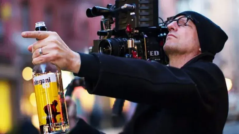 استیون سودربرگ: هوش مصنوعی تهدیدی وجودی برای محتوای خلاقانه نیست