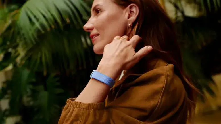 گوگل از Fitbit Air رونمایی کرد؛ دستبند سلامتی بدون نمایشگر با باتری ۷ روزه