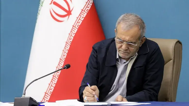 لحظه‌ای که همه منتظرش بودند؛ مسعود پزشکیان مصوبه بازگشت اینترنت را امضا کرد