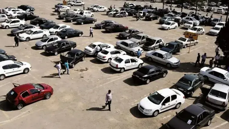 واکنش محتاطانه بازار خودرو به فضای پساتفاهم؛ چرا قیمت‌ها همگام با دلار پایین نیامد؟