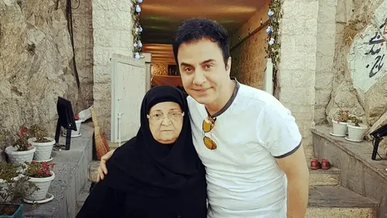 داریوش فرضیایی به سوگ مادرش نشست