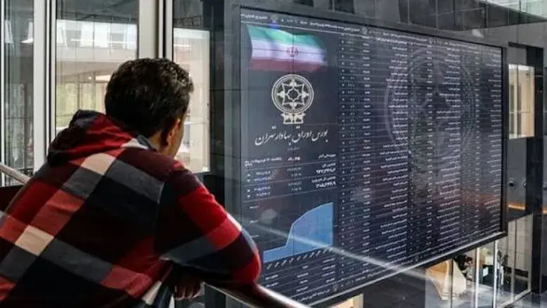 ریزش ۲۱ هزار واحدی شاخص کل بورس؛ تالار شیشه‌ای در مدار نزولی