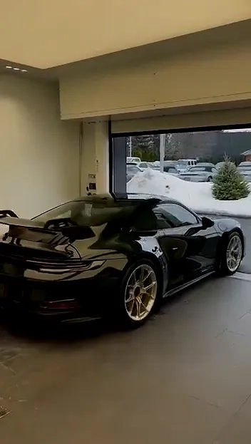 آنباکسینگ پورشه 911 GT3 سفارشی | شاهکار Porsche با رنگی منحصربه‌فرد