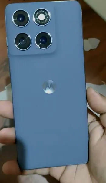 آنباکسینگ موتورولا موتو اج 60 فیوژن Moto Edge 60 Fusion | میان‌رده‌ای شیک با نمایشگر OLED و شارژ سریع