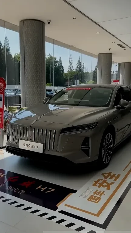 فاو هونگ‌چی FAW Hongqi H7 هیبریدی | تعادل اشرافی میان قدرت و پایداری چینی
