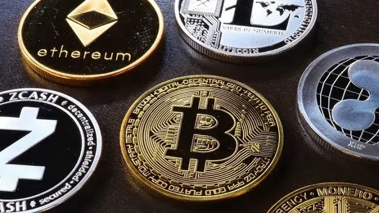 روند قیمت بیت کوین در ۲۳ مرداد ۱۴۰۵؛ عبور از مرز ۶۳ هزار دلار، اتریوم و چین لینک در صدر رشدها