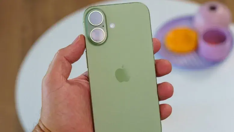 آیفون ۱۷ بازار جهان را بلعید؛ پرفروش‌ترین گوشی هوشمند سه‌ماهه دوم ۲۰۲۶ مشخص شد