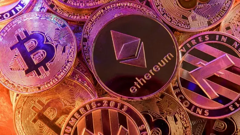 قیمت بیت‌کوین و ارزهای دیجیتال امروز ۶ شهریور ۱۴۰۵؛ BTC به کانال ۷۷ هزار دلار سقوط کرد
