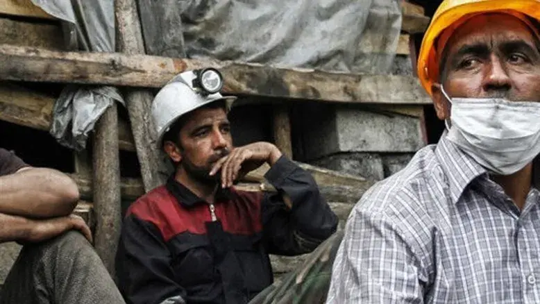 موافقت دولت با تشکیل کمیته بازنگری مزد ۱۴۰۵؛ آیا سفره کارگران ترمیم می‌شود؟