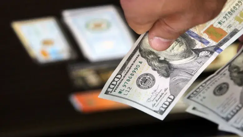 قیمت دلار امروز ۱۲ شهریور ۱۴۰۵؛ دلار در محدوده ۲۲۱ هزار تومان ایستاد