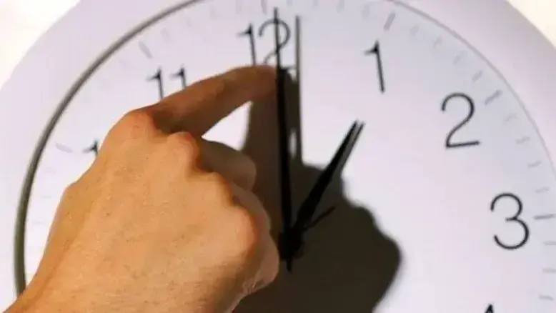 تغییر رسمی ساعت کاری ادارات و بانک‌ها از اول مهر ۱۴۰۵ + جزییات بخشنامه