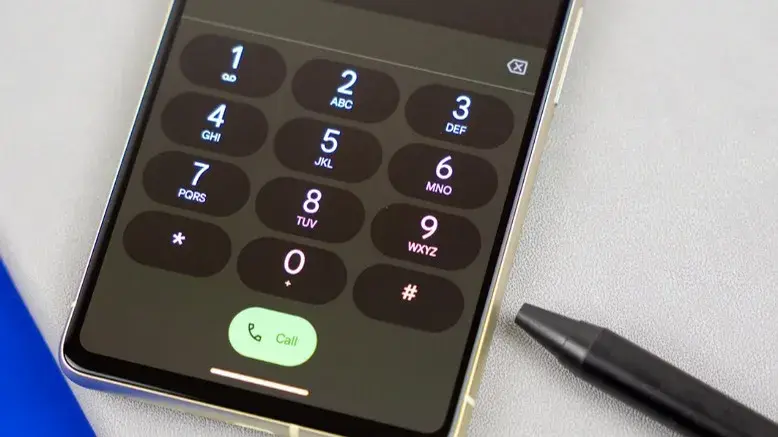 عقب‌نشینی گوگل از یک تغییر جنجالی؛ قابلیت محبوب به اپلیکیشن Phone بازمی‌گردد