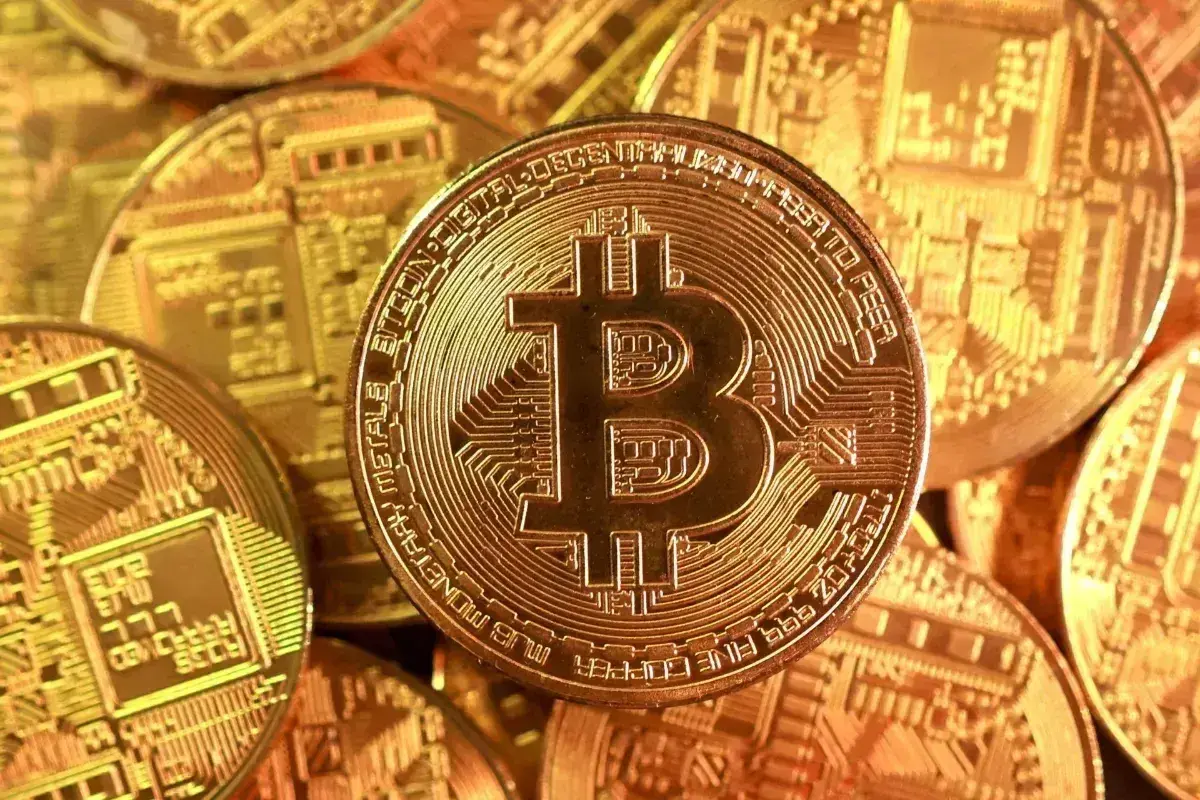 صعود قیمت بیت‌کوین و رکوردشکنی زی‌کش در ۵ مهر ۱۴۰۵؛ وضعیت بازار رمزارزها