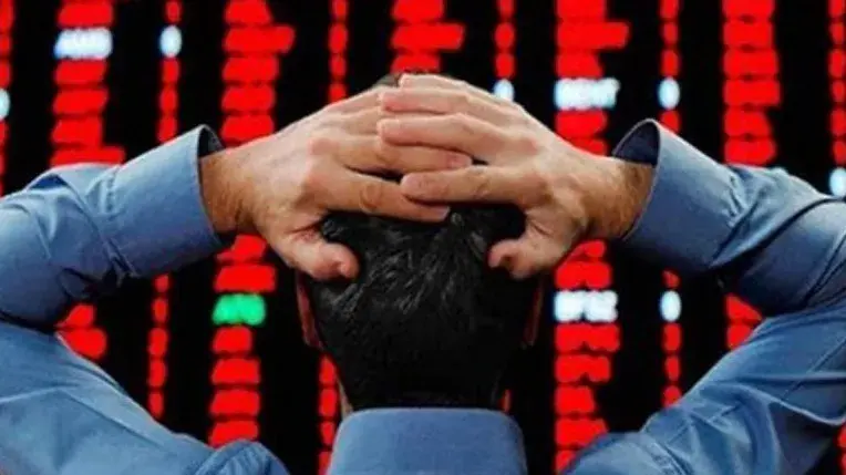 بورس در طوفان ریزش؛ شاخص کل ۹۹ هزار واحد عقب‌نشینی کرد