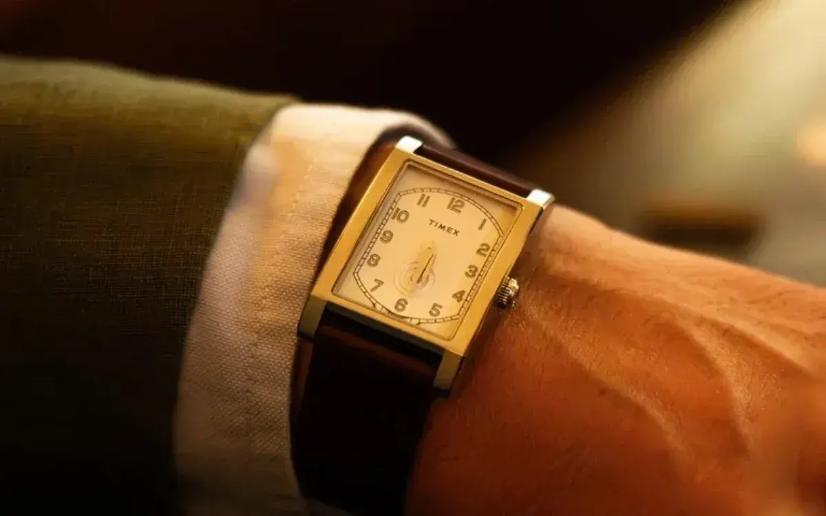 ساعت WM Brown x Timex؛ ترکیب طراحی کلاسیک و بندهای قابل‌تعویض