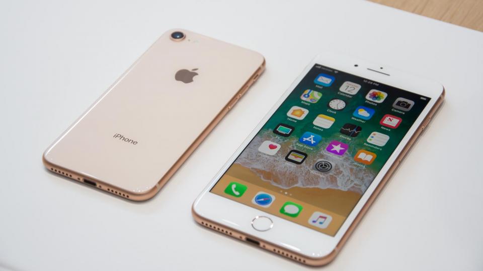 اسپیکر آیفون 8 در برابر آیفون 7 / iphone 8 vs iphone 7