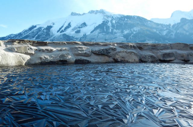 Geometric Frozen Pond, Switzerland/مکان‌های عجیب