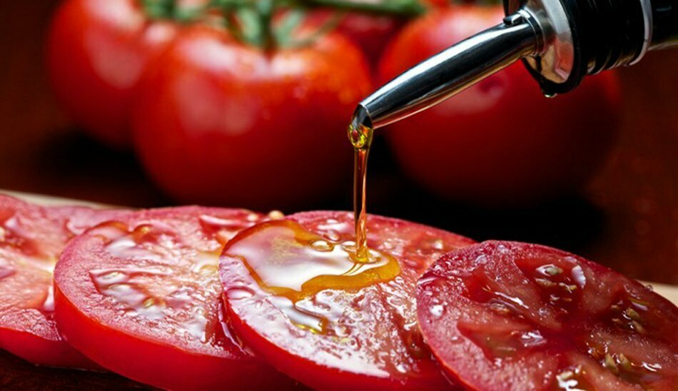 گوجه و روغن زیتون