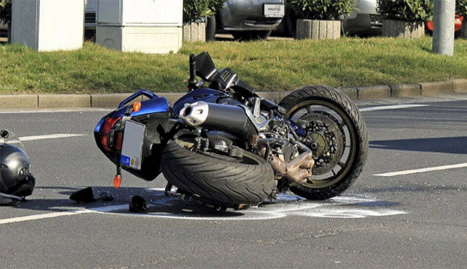 تصادف با موتورسیکلت / motorcycle accident / کلاه ایمنی