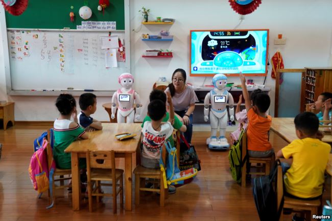 English-Speaking Robots / ربات هوش مصنوعی