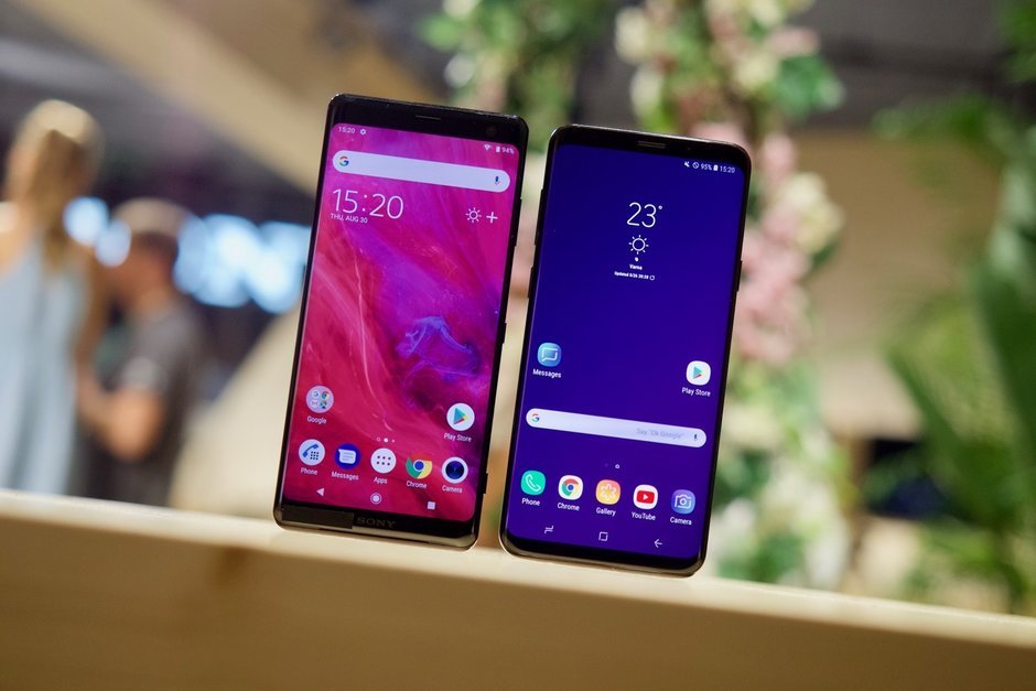 مقایسه اکسپریا XZ3 و گلکسی S9 پلاس : صفحه نمایش OLED