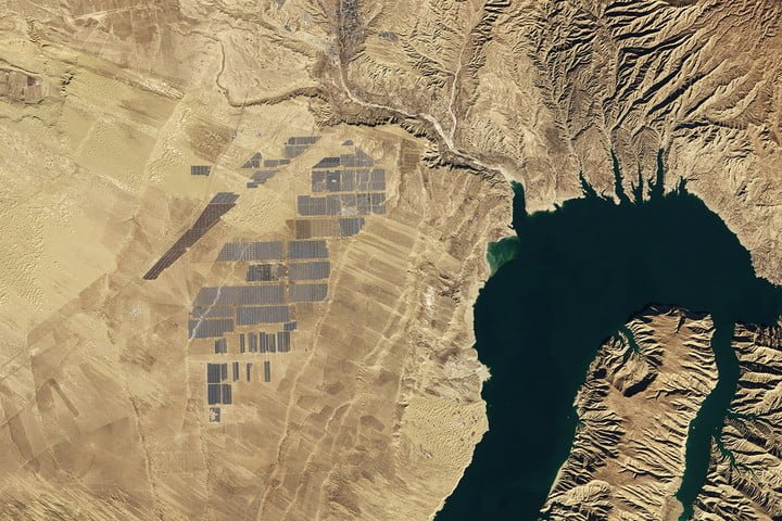 solar farms/مزرعه خورشیدی
