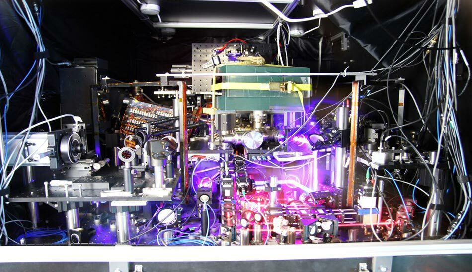 atomic clock/ساعت اتمی