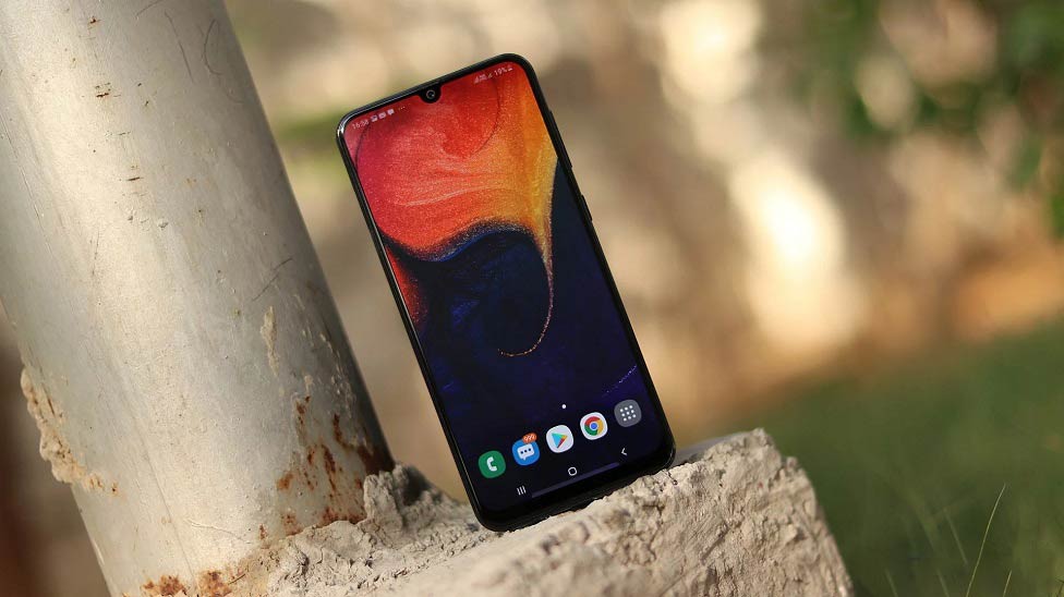 Galaxy A50 review / آیا گوشی گلکسی A50 ضد آب است