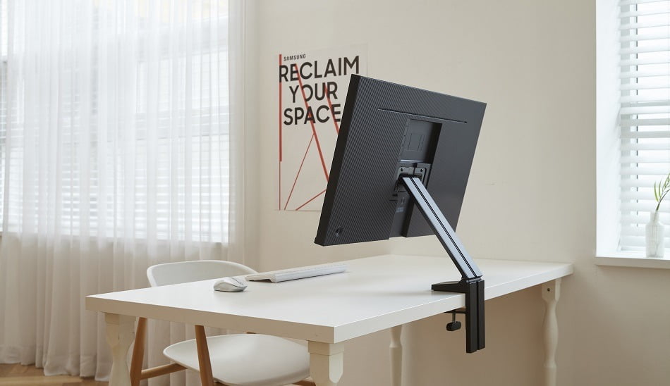 Space-Saving Monitor / مانیتور سامسونگ