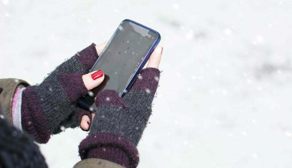 mobile-phone-and-snowing-weather/ گوشی موبایل و آب و هوای برفی