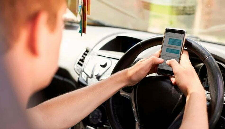 use-mobile-in-driving/استفاده از موبایل در زمان رانندگی