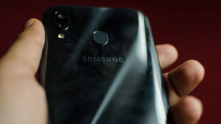 Samsung-Galaxy-A30-back-showing-scuffs-and-fingerprints/ گوشی سامسونگ A30 2019